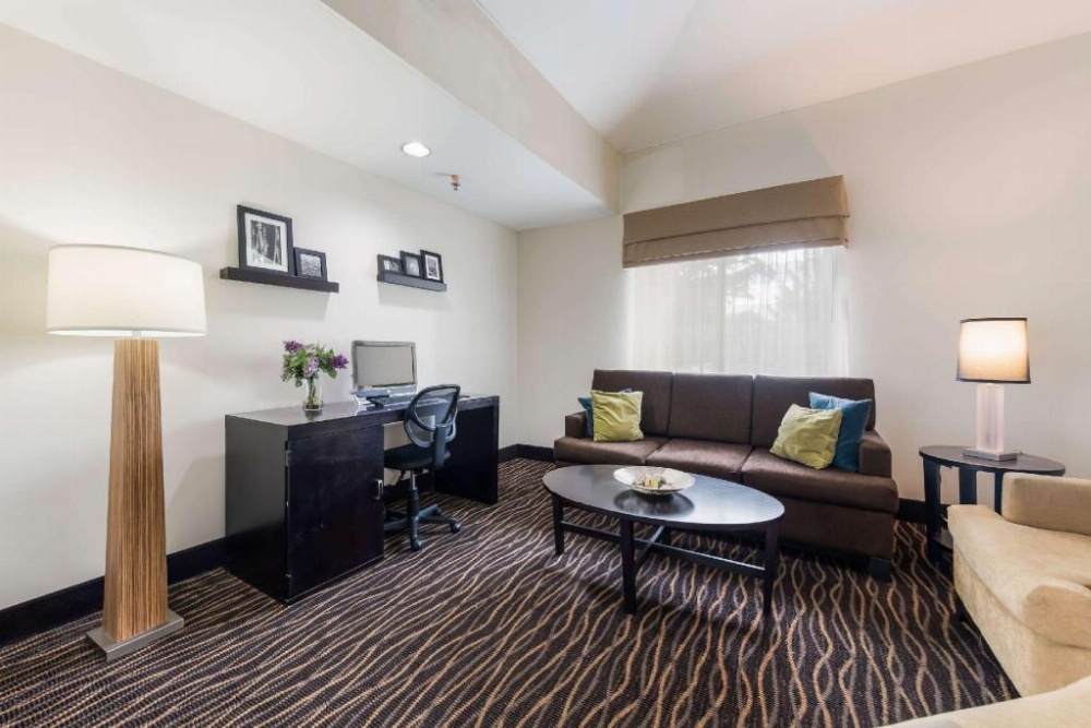 Rodeway Inn Image 30