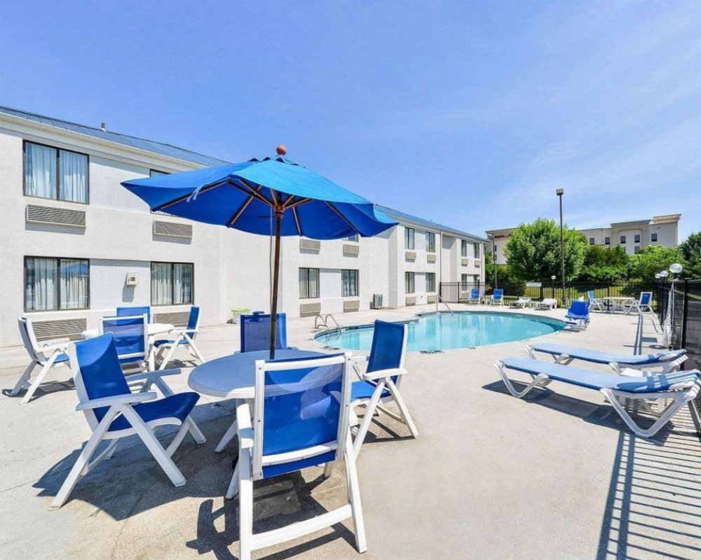 Rodeway Inn Image 36